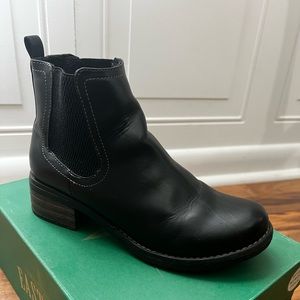 Eastland Womens Jasmine Chelsea Pull-on Boots - 7.5